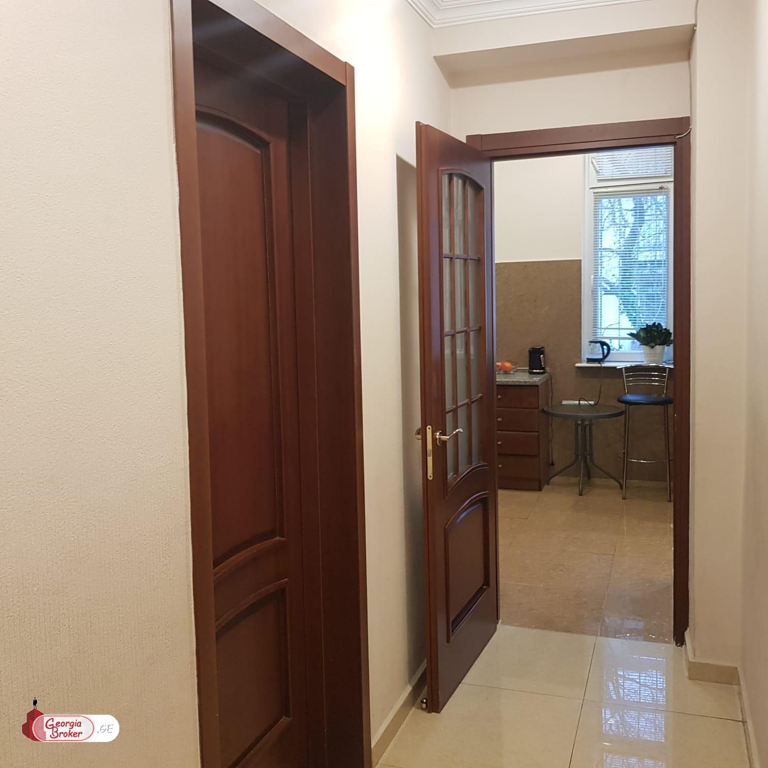 продается квартира с новым ремонтом 3-комнаты